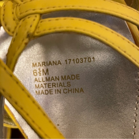 Naturalizer Yellow Heel Sandals, size 6.5 - Picture 9 of 11